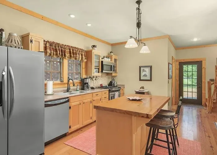 Quiet Getaway At Wayward Cottage