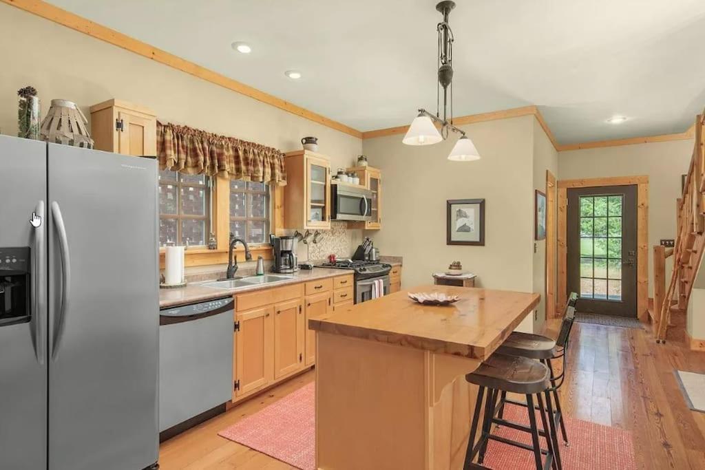 Quiet Getaway At Wayward Holiday home Pisgah