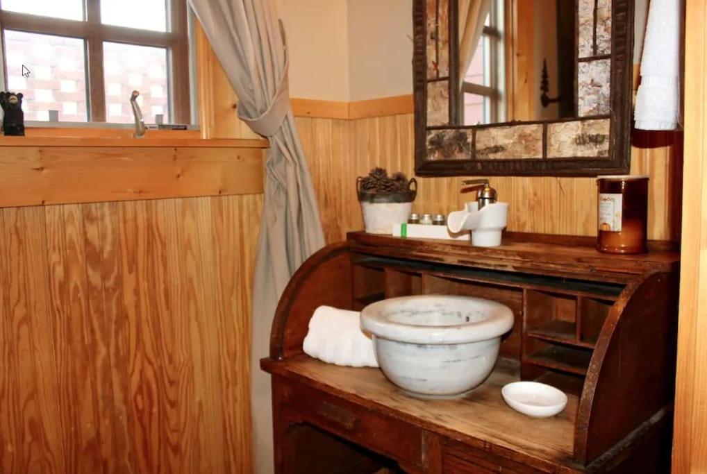 Quiet Getaway At Wayward *