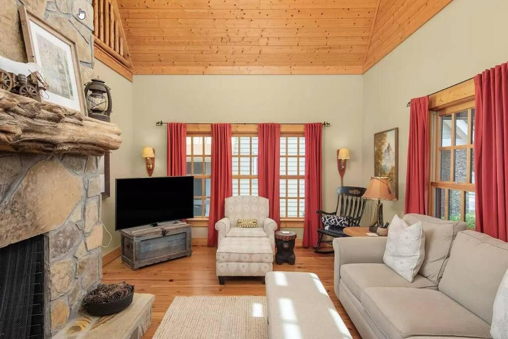 Quiet Getaway At Wayward *