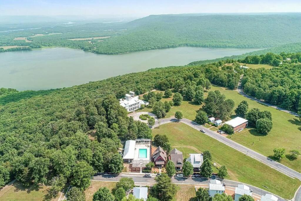 Quiet Getaway At Wayward Holiday home Pisgah